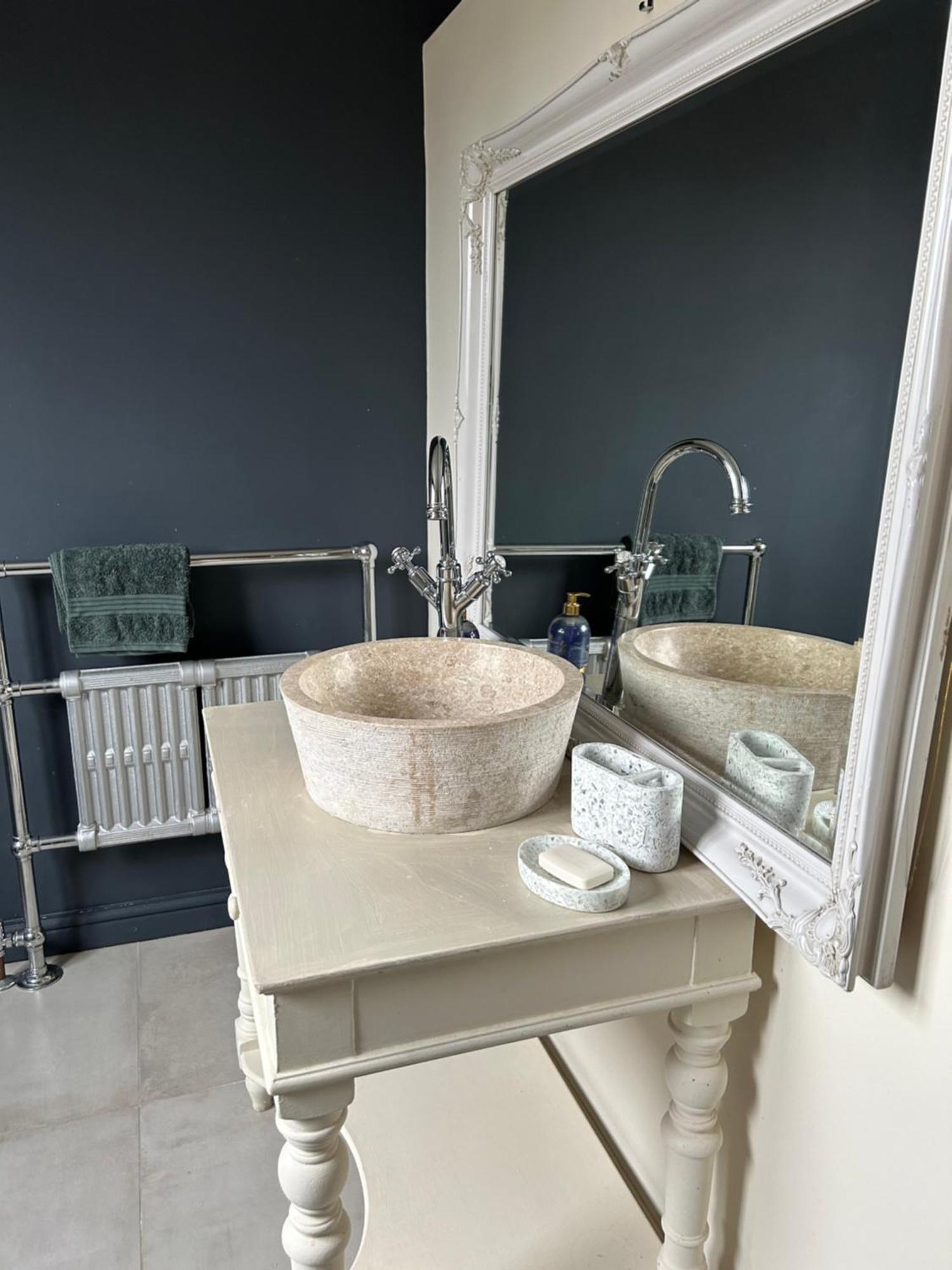 Stylish Two Large Double Bedroom House In With On Street Parking