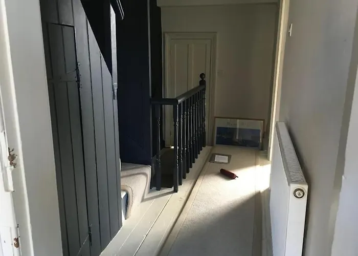 Stylish Two Large Double Bedroom House In Central Harrogate With On Street Parking